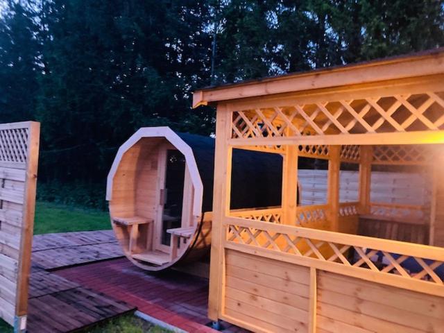Kalinowy Sad Domki Z Jacuzzi I Sauna Mikołajki Eksteriør billede